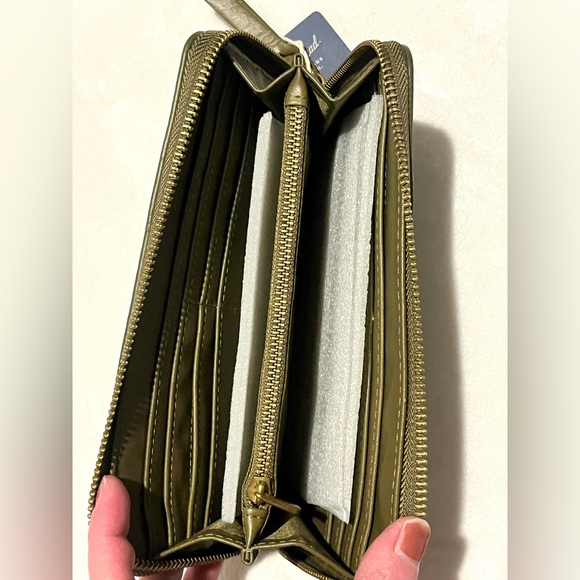 Universal Thread Olive Green Wallet with Gold Zipper Accents New with Tags NWT - Picture 6 of 14